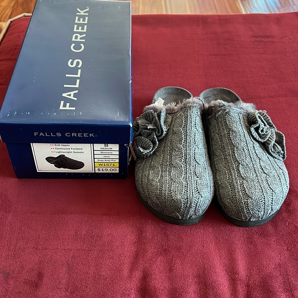 NWT Falls Creek Grey Knit/faux fur lined mules (size 8)